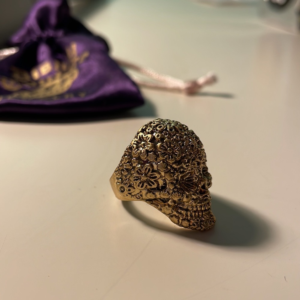 gold color pirate 🏴‍☠️ of Caribbean skull rings sz 8 disney couture jewelry - Picture 7 of 9